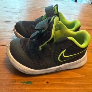 Nike size 6c toddler green grey